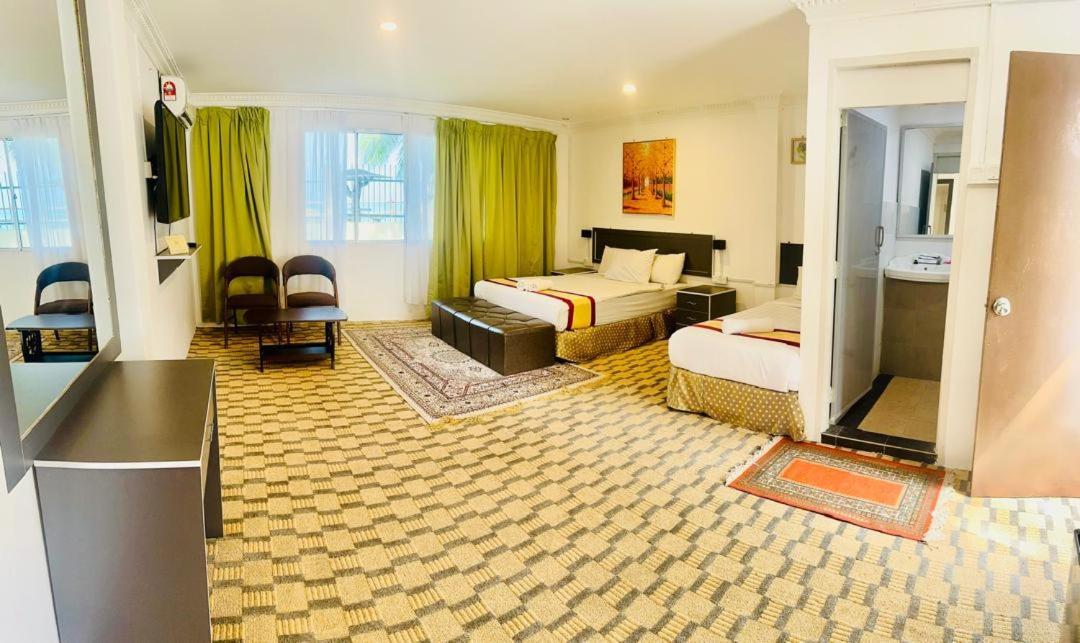 Town And Hotel 3*